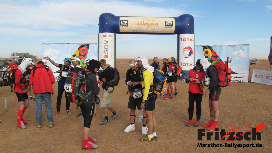 Start of the extreme desert run with 115 participants